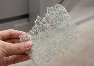 鋼化玻璃淋浴房 安全安裝是基礎(chǔ)，科學(xué)清潔防自爆